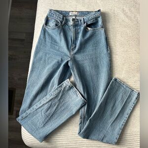 Abercrombie and Fitch - The 90s straight Ultra High Rise Jean in Curve Love